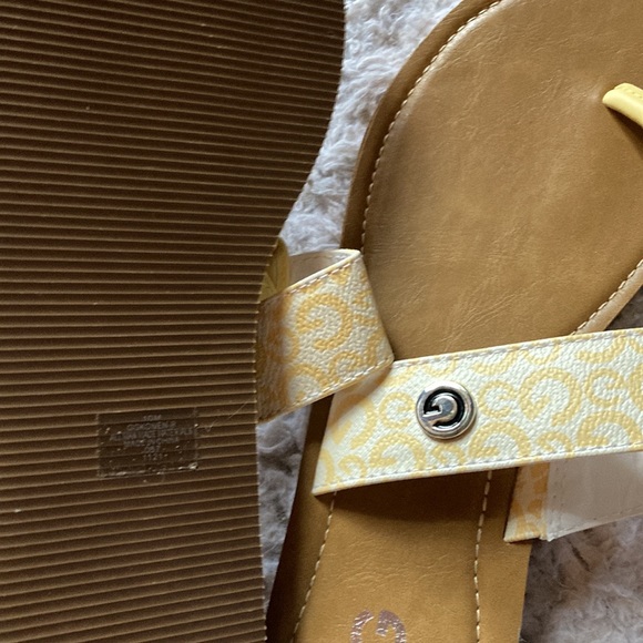 GCG Sandals - Picture 2 of 2